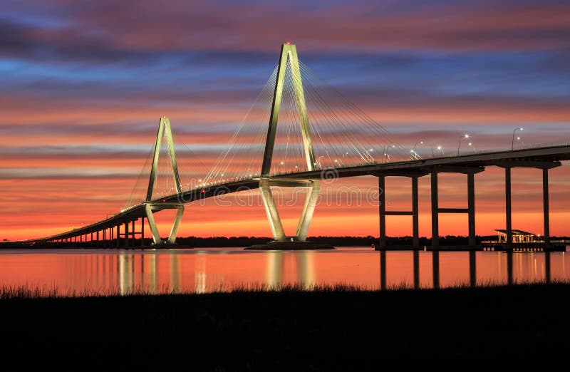 De Zonsondergang van de Kuiperriver ravenel bridge van Sc van Charleston
