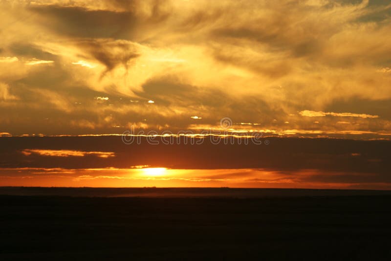 De Zonsondergang van Saskatchewan stock foto De Zonsondergang van Saskatchewan stock foto