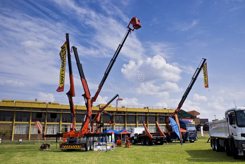 De zwaargewicht Kranen Expo - Palfinger royalty-vrije stock foto De zwaargewicht Kranen Expo - Palfinger royalty-vrije stock foto