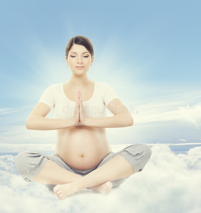 De zwangere Meditatie van de Yoga van de Vrouw De zwangerschapsgezondheid ontspant het Uitoefenen stock afbeeldingen De zwangere Meditatie van de Yoga van de Vrouw De zwangerschapsgezondheid ontspant het Uitoefenen stock afbeeldingen