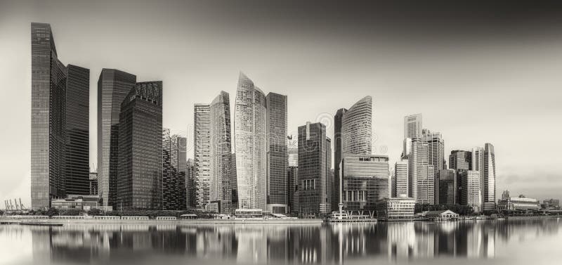 De zwart-witte Horizon en Marina Bay van Singapore, royalty-vrije stock foto De zwart-witte Horizon en Marina Bay van Singapore, royalty-vrije stock foto