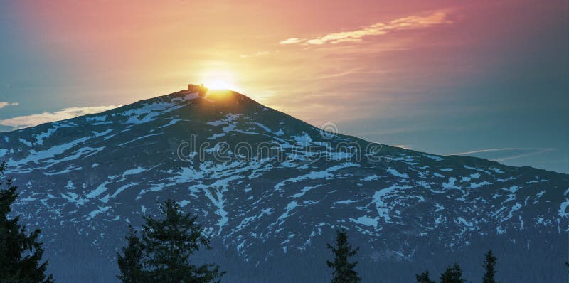 De Zwarte Berg van de zonsopgangmaan royalty-vrije stock fotografie De Zwarte Berg van de zonsopgangmaan royalty-vrije stock fotografie