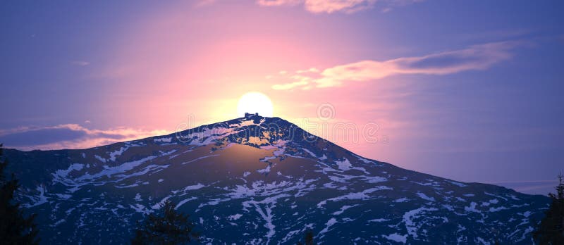 De Zwarte Berg van de zonsopgangmaan stock foto De Zwarte Berg van de zonsopgangmaan stock foto