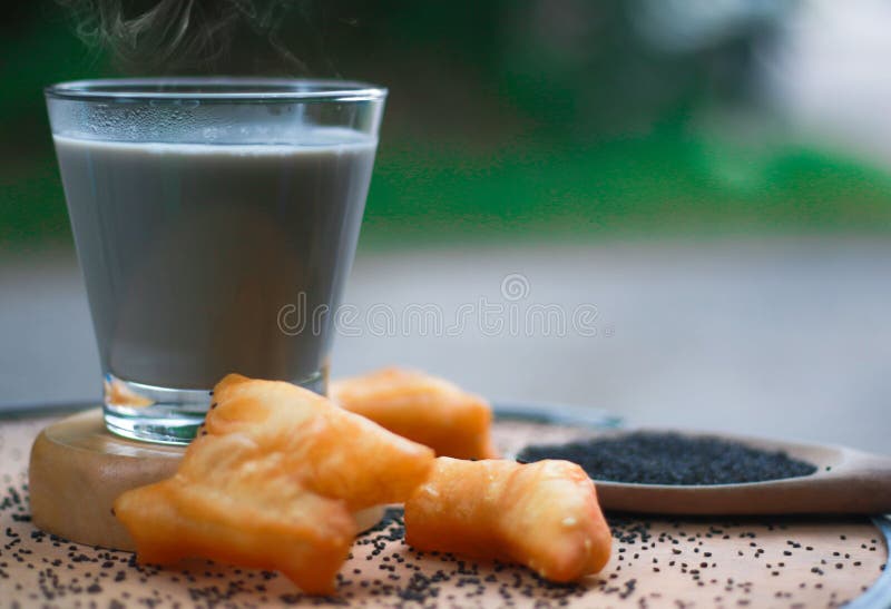 De zwarte sesam van de sojaboonmelk stock afbeeldingen