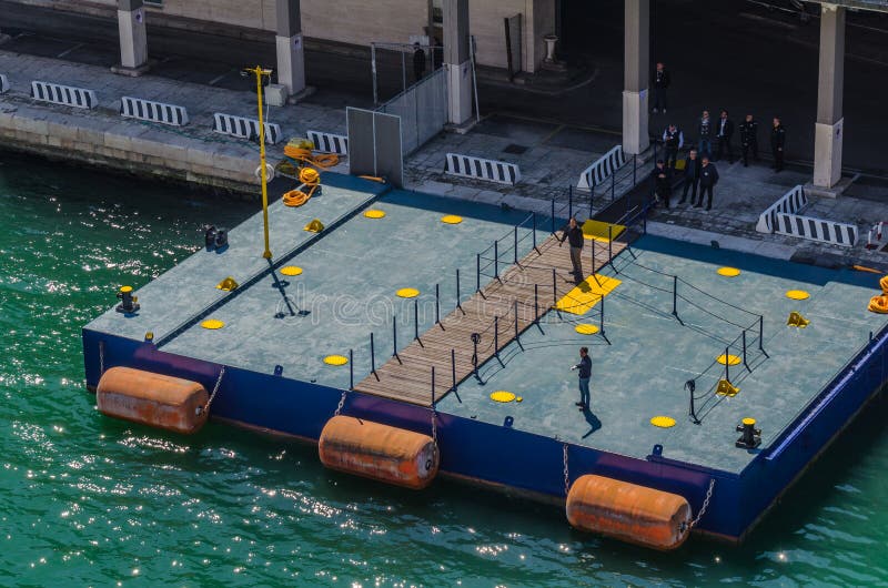 Debarcarea în port, lângă mare. Debarcarea în port de către mare pentru nava de croazieră