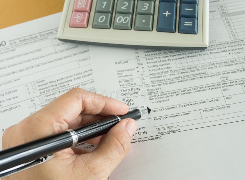 Declaração de rendimentos imagem de stock Declaração de rendimentos imagem de stock
