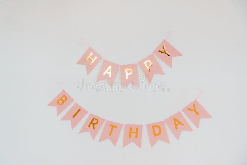Decor elegant pentru sărbătorirea aniversării, cu banderole de culoare roz și auriu stock image