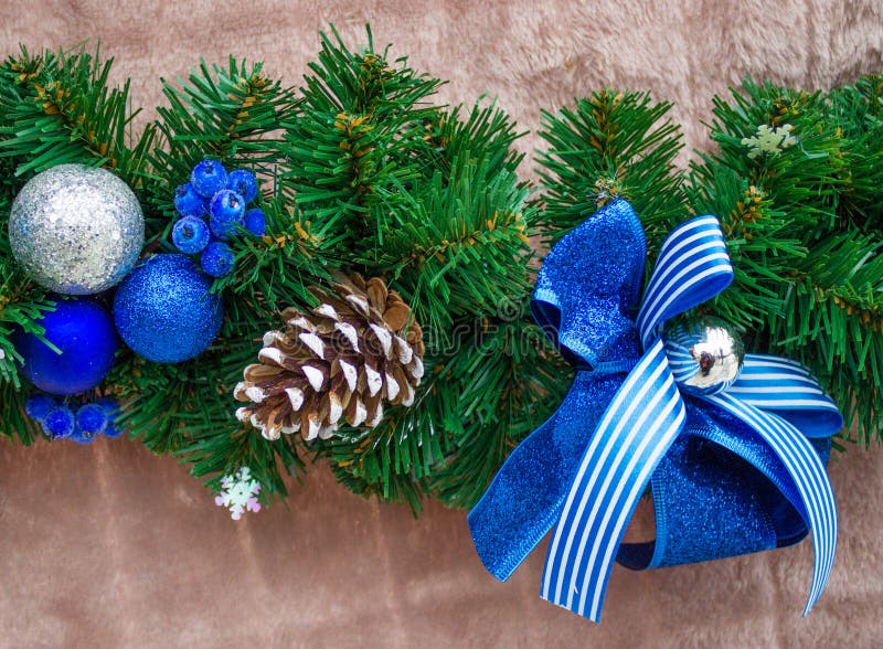 Decoração Azul Da Cor Do Natal E Do Ano Novo Foto de Stock - Imagem de  beira, decorativo: 82742196