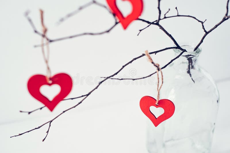 Decoración Del Día De San Valentín Con Adornos En Forma De Corazones Foto  de archivo - Imagen de antigüedad, tapa: 169803772