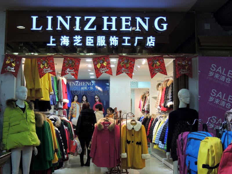 Decoraciones De La Navidad De La Tienda De Ropa De China Foto editorial Imagen shangai, 48287781