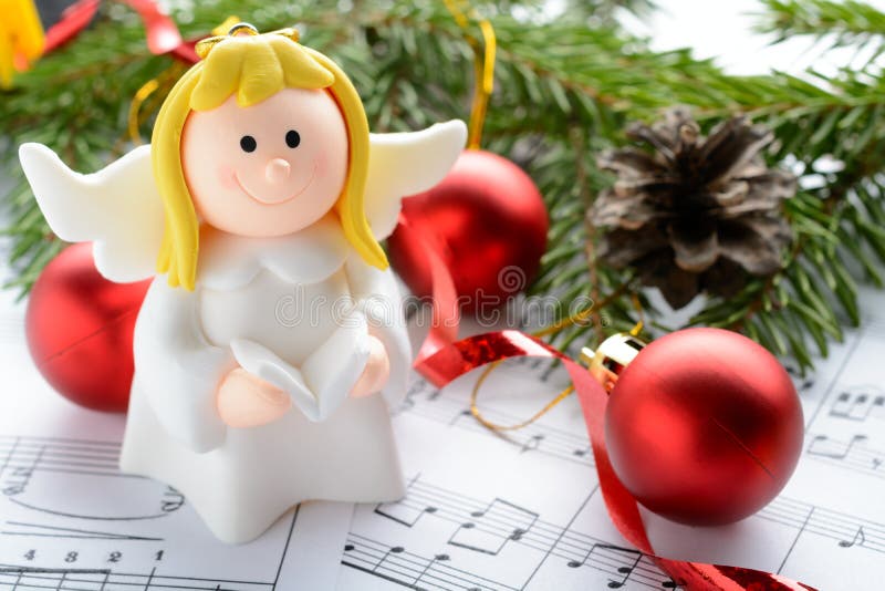 Decoraciones de la Navidad, figuras de ángeles y notas fotos de archivo libres de regalías Decoraciones de la Navidad, figuras de ángeles y notas fotos de archivo libres de regalías