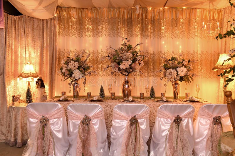 Decoraciones Los Eventos Especiales Con Las de archivo - Imagen de sillas, fondo: 83169587