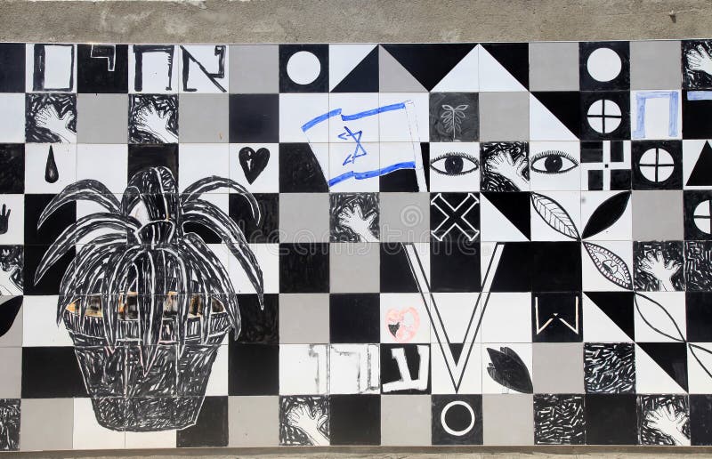 Decoración contemporánea blanco y negro del mosaico de la teja, Tel Aviv fotos de archivo libres de regalías Decoración contemporánea blanco y negro del mosaico de la teja, Tel Aviv fotos de archivo libres de regalías