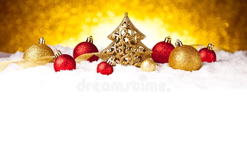Decoración de oro del árbol de abeto de la Navidad con oro y ornamentos rojos fotos de archivo Decoración de oro del árbol de abeto de la Navidad con oro y ornamentos rojos fotos de archivo