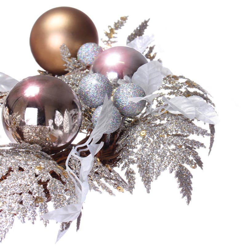 Decoración de plata de la Navidad. Las bolas brillantes y del brillo de los días de fiesta son imagen de archivo Decoración de plata de la Navidad. Las bolas brillantes y del brillo de los días de fiesta son imagen de archivo