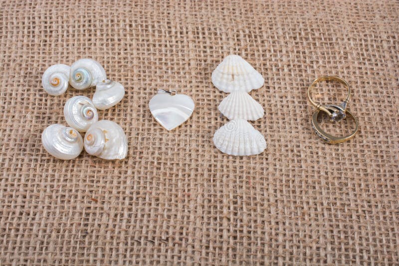 Decoración 2018 del año con las gotas, llave y los anillos imágenes de archivo libres de regalías Decoración 2018 del año con las gotas, llave y los anillos imágenes de archivo libres de regalías