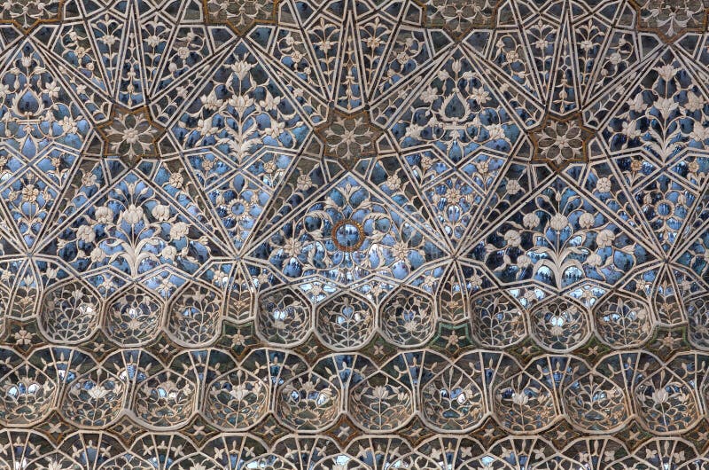 Decoración del techo en Sheesh el palacio de Mahal en Amber Fort, Rajasthán, la India fotos de archivo libres de regalías Decoración del techo en Sheesh el palacio de Mahal en Amber Fort, Rajasthán, la India fotos de archivo libres de regalías