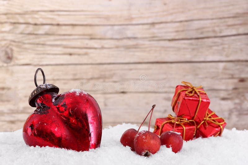 Decorarea cu mere și parcele mici pentru inimă stock photo