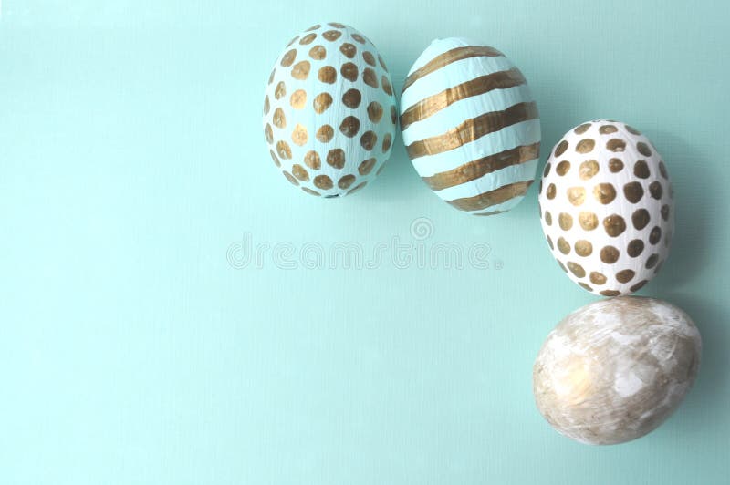 Decorated Easter eggs in a bowl, closeup on pastel background royalty free stock photography Decorated Easter eggs in a bowl, closeup on pastel background royalty free stock photography