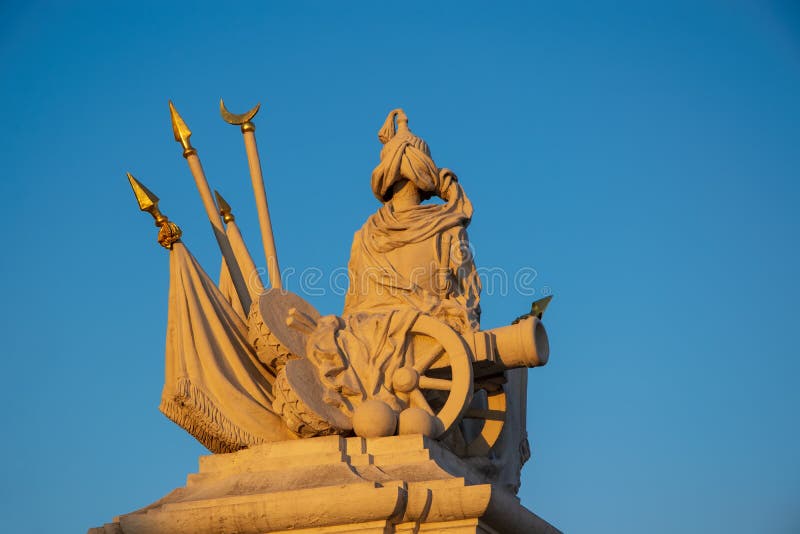 Decoratief fragment van Leopold Gate in het Kasteel van Bratislava, Slowakije in zonsonderganglicht royalty-vrije stock fotografie Decoratief fragment van Leopold Gate in het Kasteel van Bratislava, Slowakije in zonsonderganglicht royalty-vrije stock fotografie