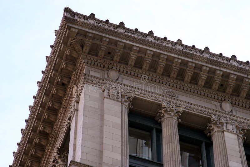 Decorative building cornice