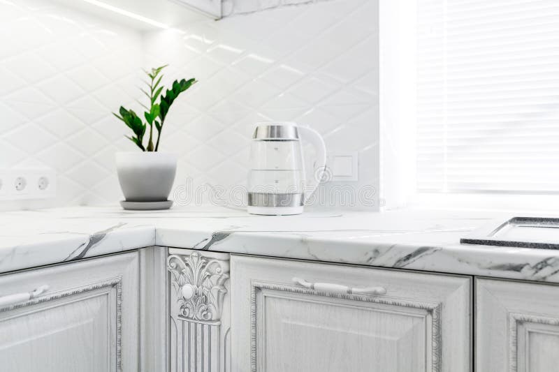 Decorative Elements on the Kitchen of the White Modern Kitchen