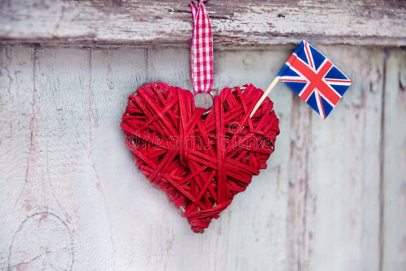 Decorative heart made of straw with the flag of the United Kingdom on the background of a wooden textured fence royalty free stock image Decorative heart made of straw with the flag of the United Kingdom on the background of a wooden textured fence royalty free stock image