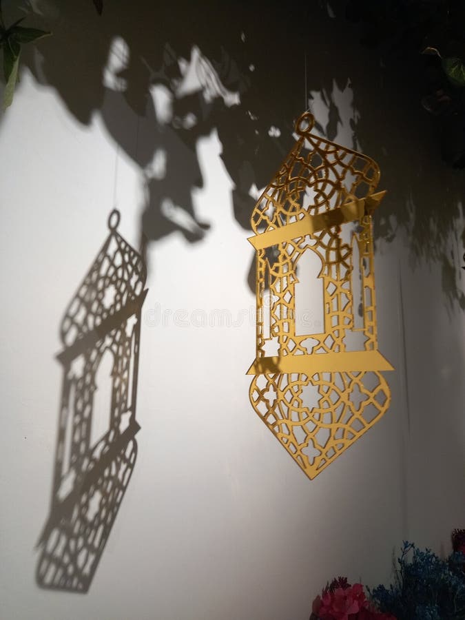 Decorative Wall Hangings and Shadows, Wall Hangings in the Form of