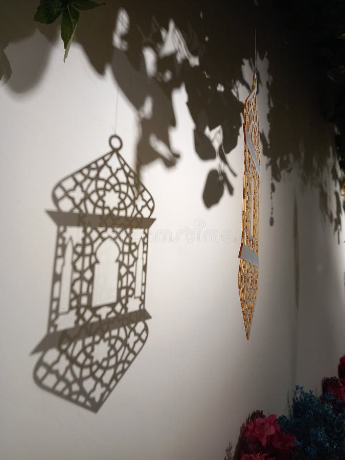 Decorative Wall Hangings and Shadows, Wall Hangings in the Form of