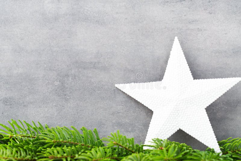 Decorazione di Natale con il fiocco di neve bianco, fondo delle annate immagini stock Decorazione di Natale con il fiocco di neve bianco, fondo delle annate immagini stock