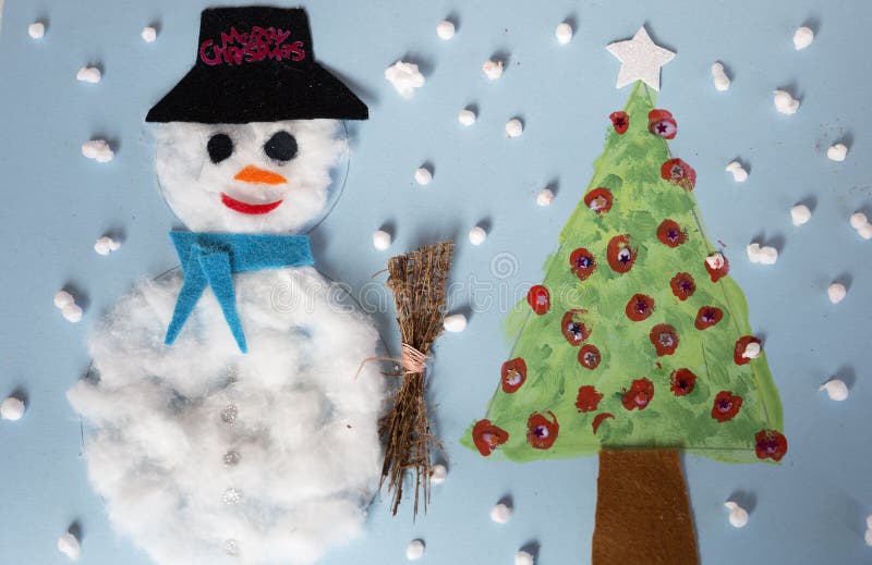 Decorazione di Natale fatta da una ragazza di 10 anni fotografia stock Decorazione di Natale fatta da una ragazza di 10 anni fotografia stock