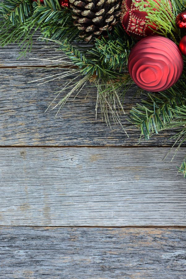 Decorazione di natale sopra priorità bassa di legno fotografie stock libere da diritti Decorazione di natale sopra priorità bassa di legno fotografie stock libere da diritti