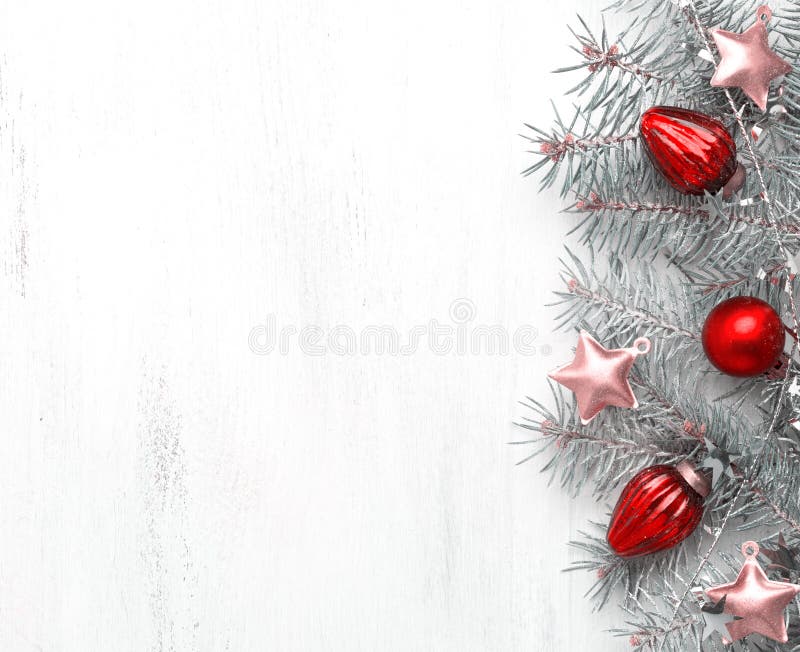 Decorazione di Natale su vecchio fondo misero di legno immagini stock Decorazione di Natale su vecchio fondo misero di legno immagini stock