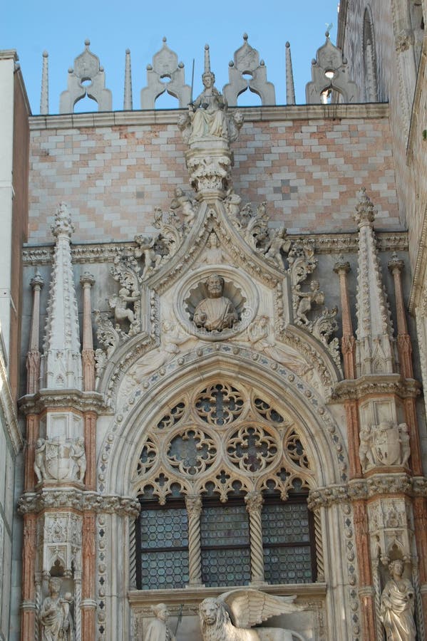 Decorazione fantastico bella di un monumento storico a Venezia, Italia fotografie stock