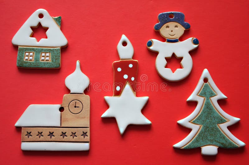 Decorazioni di ceramica di natale immagine stock libera da diritti Decorazioni di ceramica di natale immagine stock libera da diritti