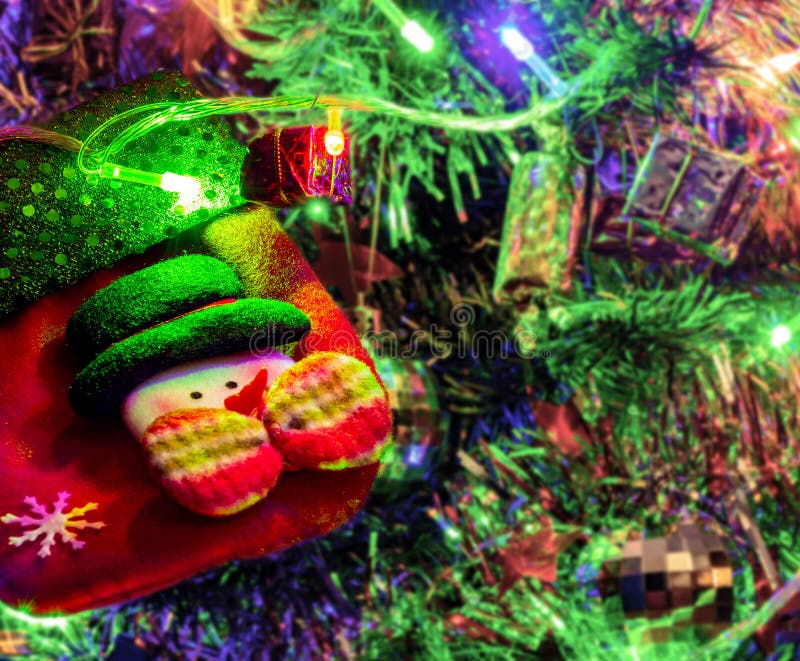 Decoração colorida da árvore de Natal com peúga vazia fotografia de stock Decoração colorida da árvore de Natal com peúga vazia fotografia de stock