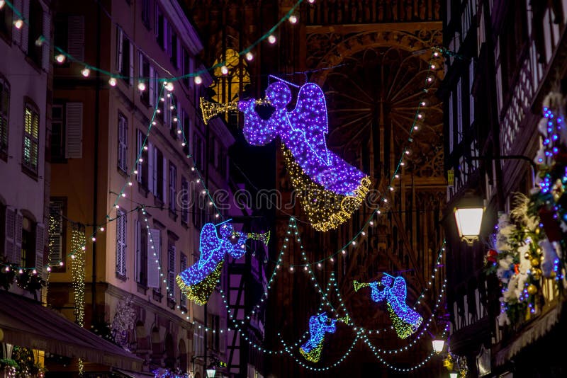 decoração da Loja-janela e da rua de Strasbourg antes do Natal imagens de stock royalty free decoração da Loja-janela e da rua de Strasbourg antes do Natal imagens de stock royalty free