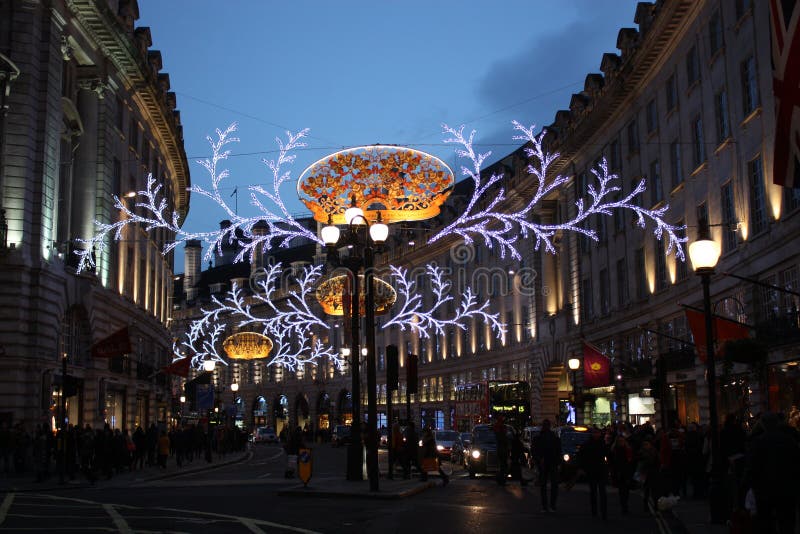 Decoração de Oxford Street no Natal em Londres imagem de stock royalty free Decoração de Oxford Street no Natal em Londres imagem de stock royalty free
