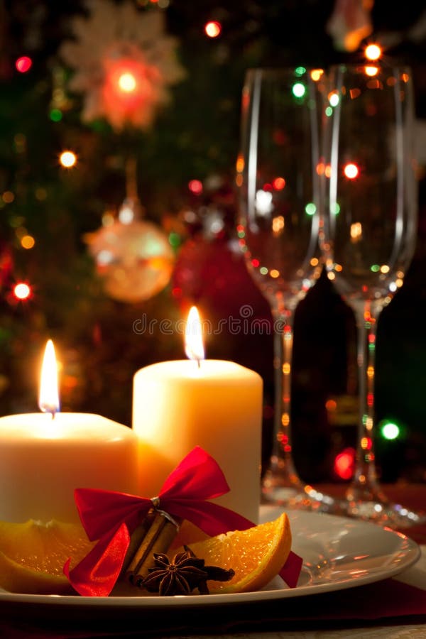 Decoração do Natal na mesa de jantar imagens de stock Decoração do Natal na mesa de jantar imagens de stock