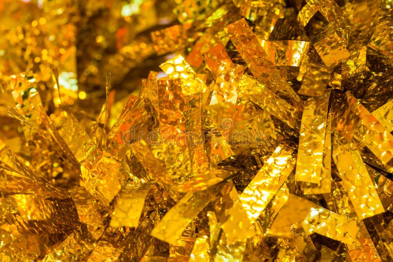 Decoração do Natal - o ouro e o ouropel amarelo do Natal são como o fundo do sumário da luz de Natal imagem de stock royalty free Decoração do Natal - o ouro e o ouropel amarelo do Natal são como o fundo do sumário da luz de Natal imagem de stock royalty free