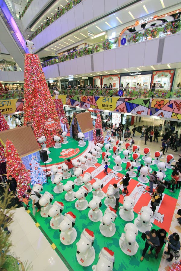 Decoração Snoopy do Natal de APM em Hong Kong fotografia de stock