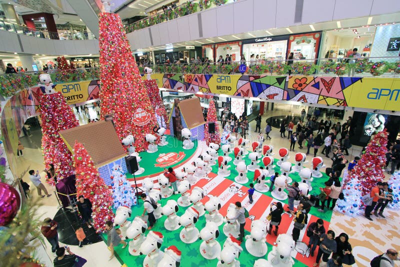Decoração Snoopy do Natal de APM em Hong Kong imagens de stock