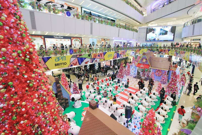 Decoração Snoopy do Natal de APM em Hong Kong foto de stock royalty free