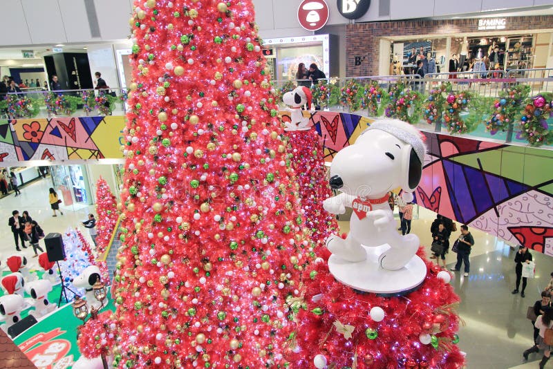 Decoração Snoopy do Natal de APM em Hong Kong fotografia de stock