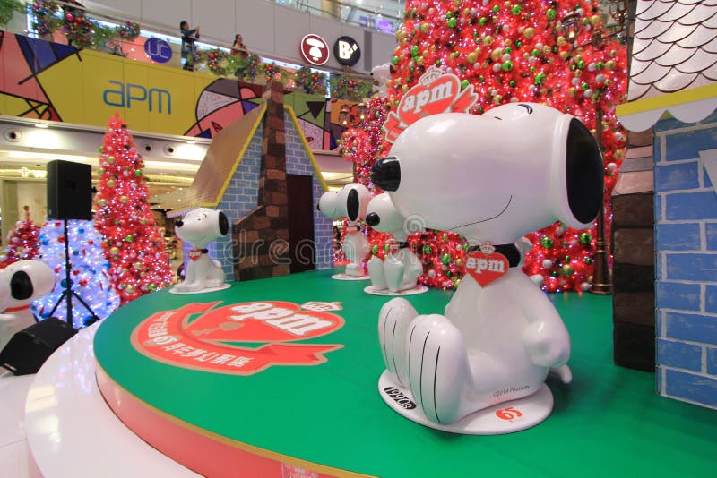 Decoração Snoopy do Natal em APM Hong Kong fotografia de stock
