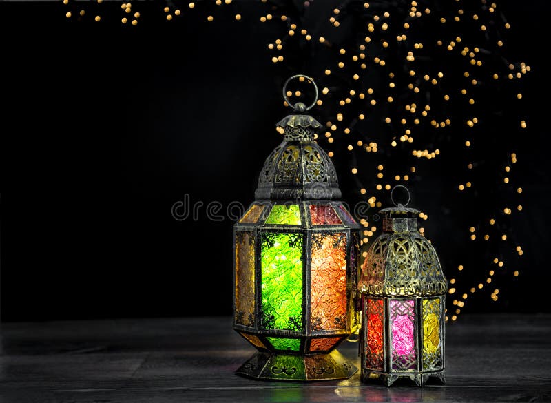 Decoração árabe dos feriados da lanterna oriental da luz do vintage imagens de stock royalty free Decoração árabe dos feriados da lanterna oriental da luz do vintage imagens de stock royalty free