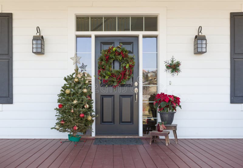Decorações do Natal em Front Door da casa