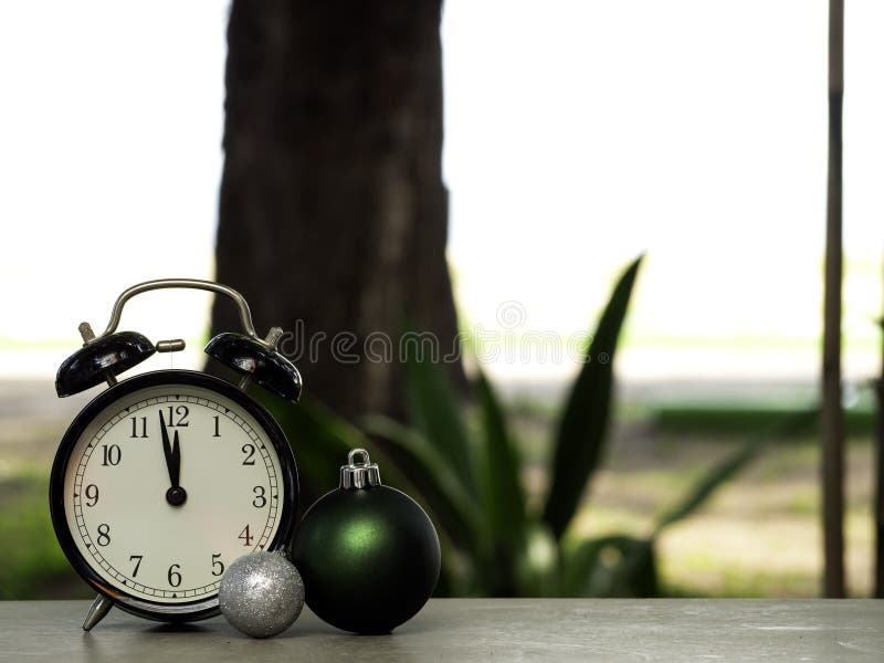 Decorações do Natal sob o pinho imagem de stock Decorações do Natal sob o pinho imagem de stock