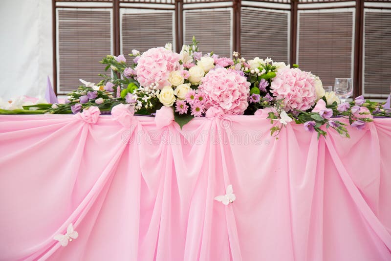 Decorações nupciais da tabela fotografia de stock Decorações nupciais da tabela fotografia de stock
