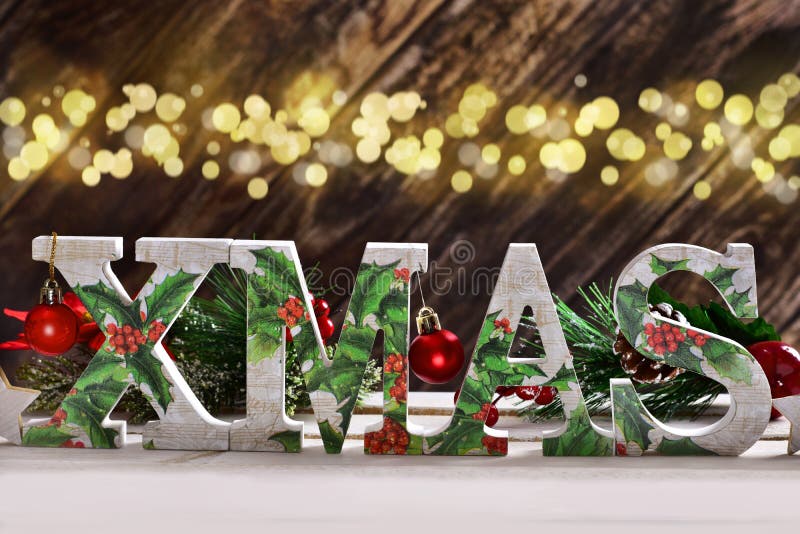 Decorazioni Natalizie Decoupage.Decoupage Ha Decorato Le Lettere Di Natale Su Fondo Di Legno Con Bokeh Immagine Stock Immagine Di Mestiere Decoupage 104843101